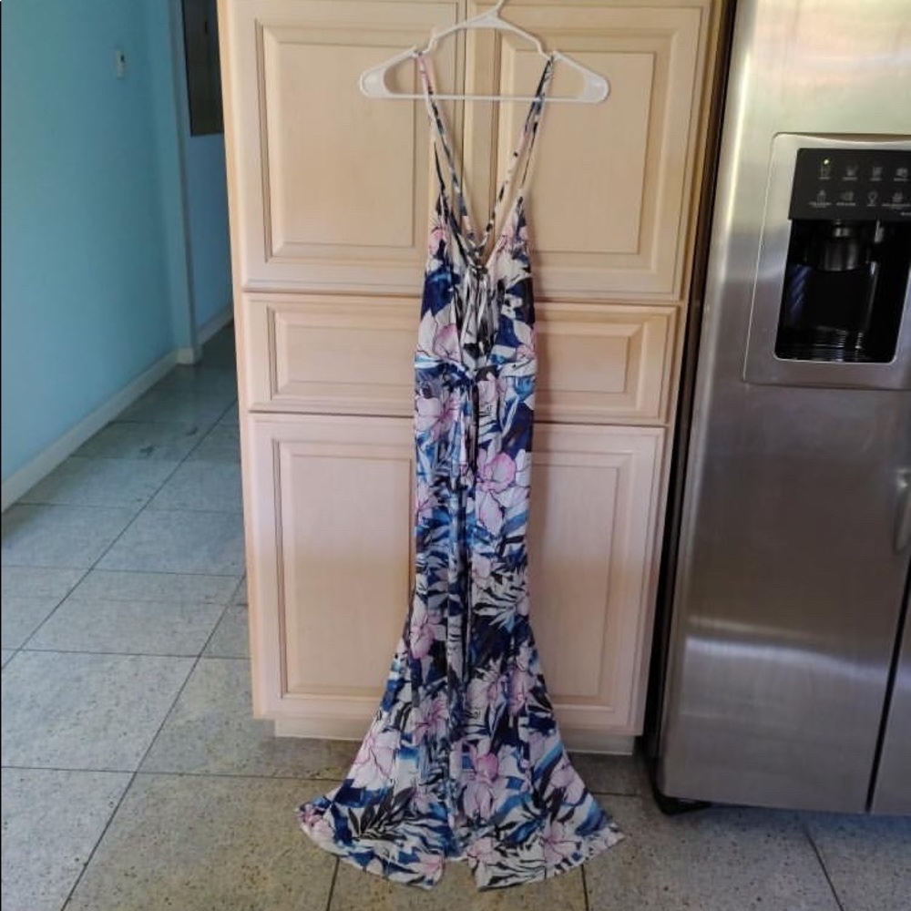 🆕 Aakaa: Floral Cover-Up Maxi Dress